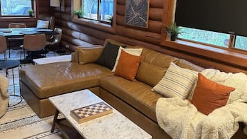 Televisio, takka, kirjoja