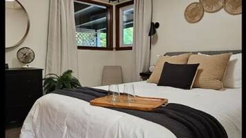 1 bedroom, desk, iron/ironing board, WiFi