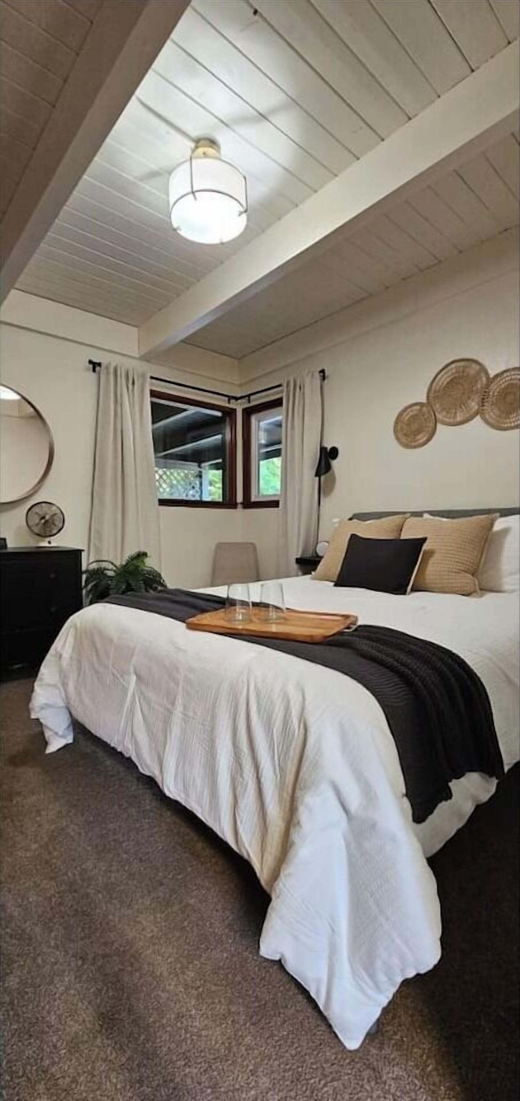 1 slaapkamer, een bureau, een strijkplank/strijkijzer, wifi