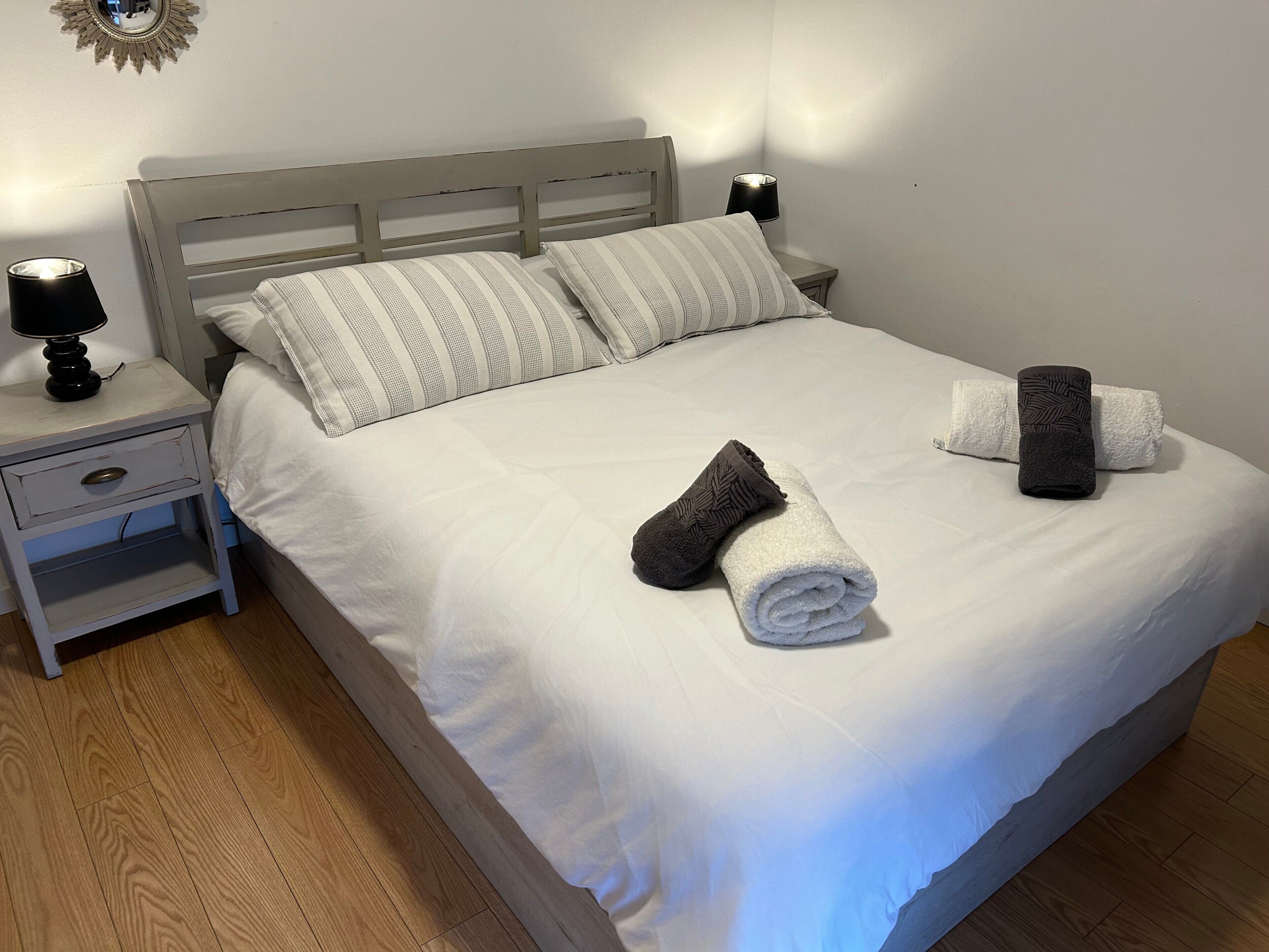 2 bedrooms, iron/ironing board, WiFi