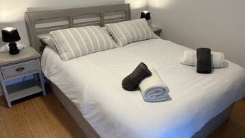 2 bedrooms, iron/ironing board, WiFi