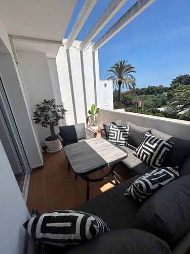 Duplex 'Sotogrande' with Shared Pool, Terrace and Wi-Fi