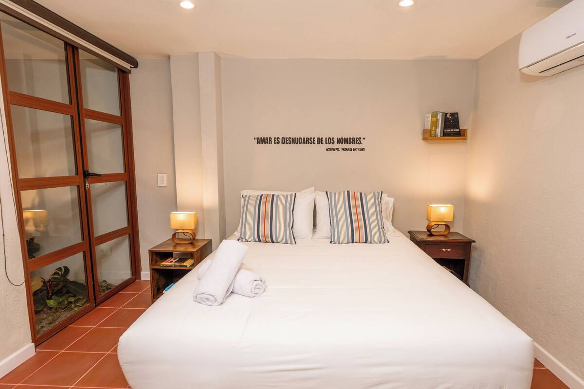Standard Room, 1 Double Bed | In-room safe, desk, iron/ironing board, free WiFi