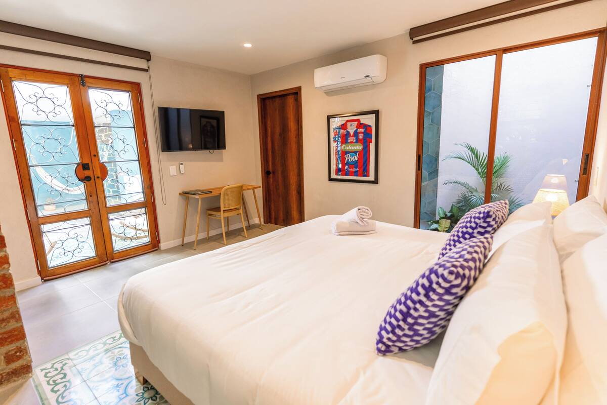 Deluxe Room, 1 King Bed, Patio | In-room safe, desk, iron/ironing board, free WiFi