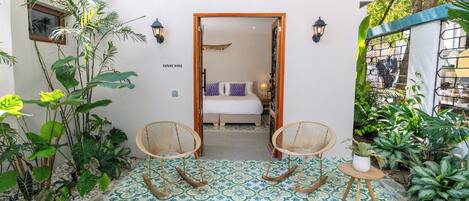 Deluxe Room, 1 King Bed, Patio | Terrace/patio