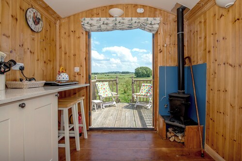 Shepherd’s Hut Discovery – Peaceful Somerset Levels Escape