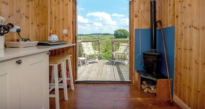 Shepherd’s Hut Discovery – Peaceful Somerset Levels Escape