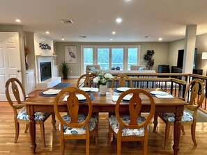 Dining - Waterfront Getaway with Heated Saltwater Pool on 3 Acres. (Yarmouth)