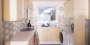 Micro-ondes, four, plaque de cuisson, lave-vaisselle