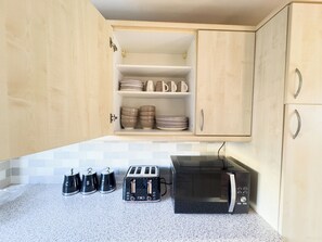 Micro-ondes, four, plaque de cuisson, lave-vaisselle