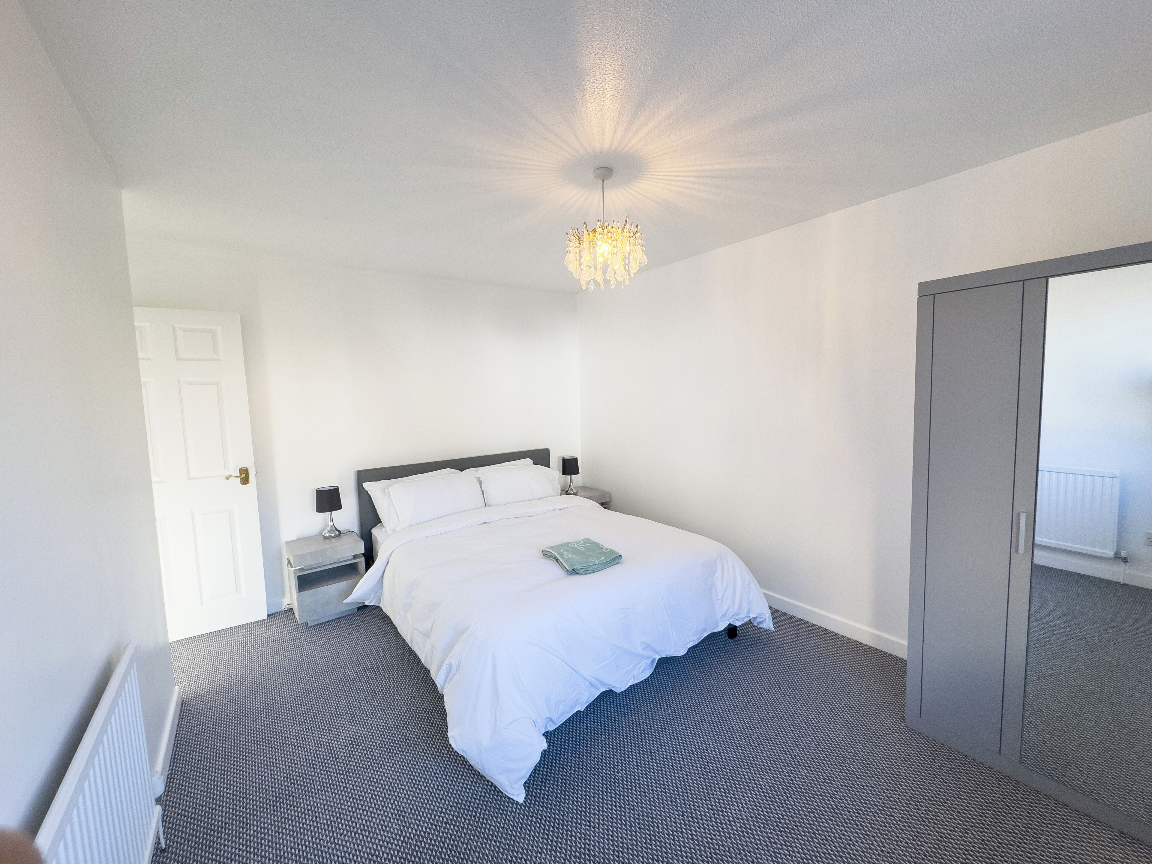 3 bedrooms, iron/ironing board, internet, bed sheets