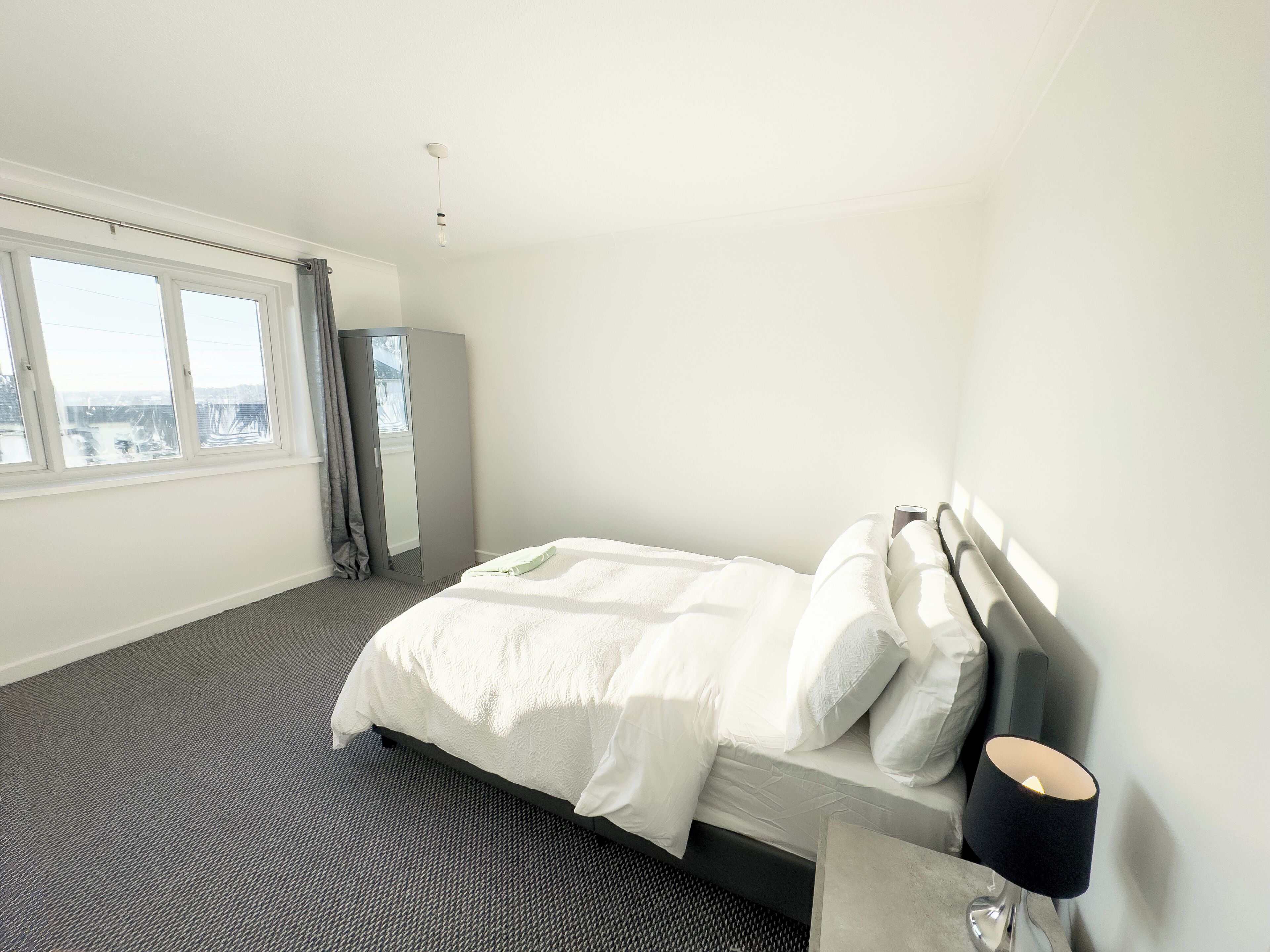 3 bedrooms, iron/ironing board, Internet, bed sheets