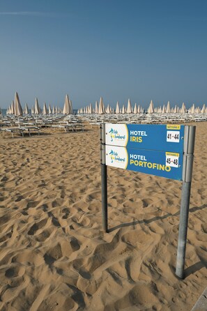 Private beach, white sand - Hotel Portofino Jesolo (Lido di Jesolo)