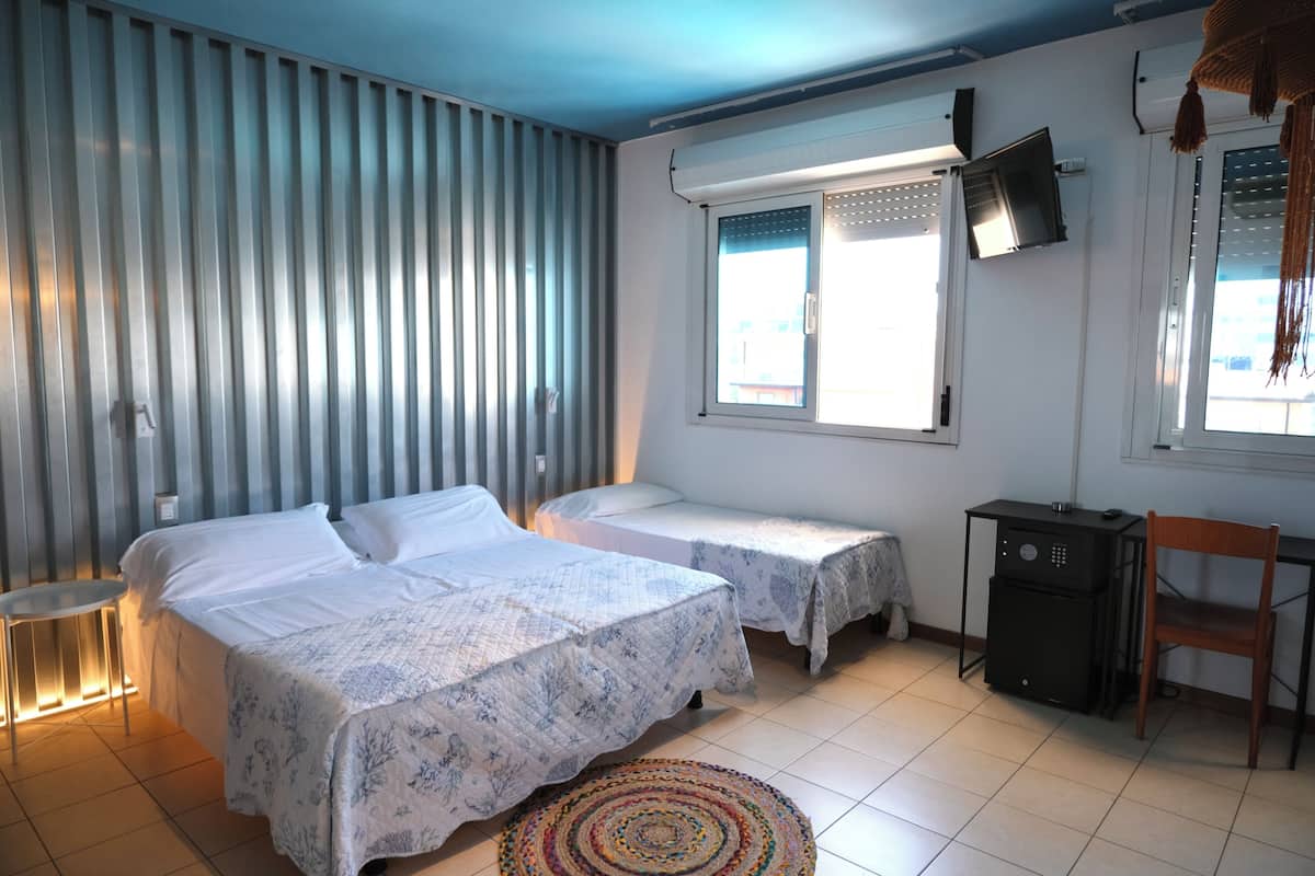 Family Room | In-room safe, iron/ironing board (on request), WiFi (free), bed sheets