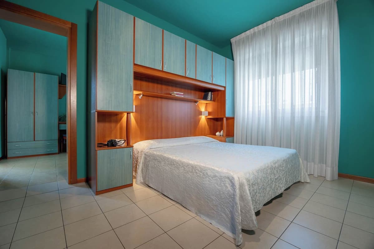 Deluxe Room | In-room safe, iron/ironing board, free cribs/infant beds, free WiFi