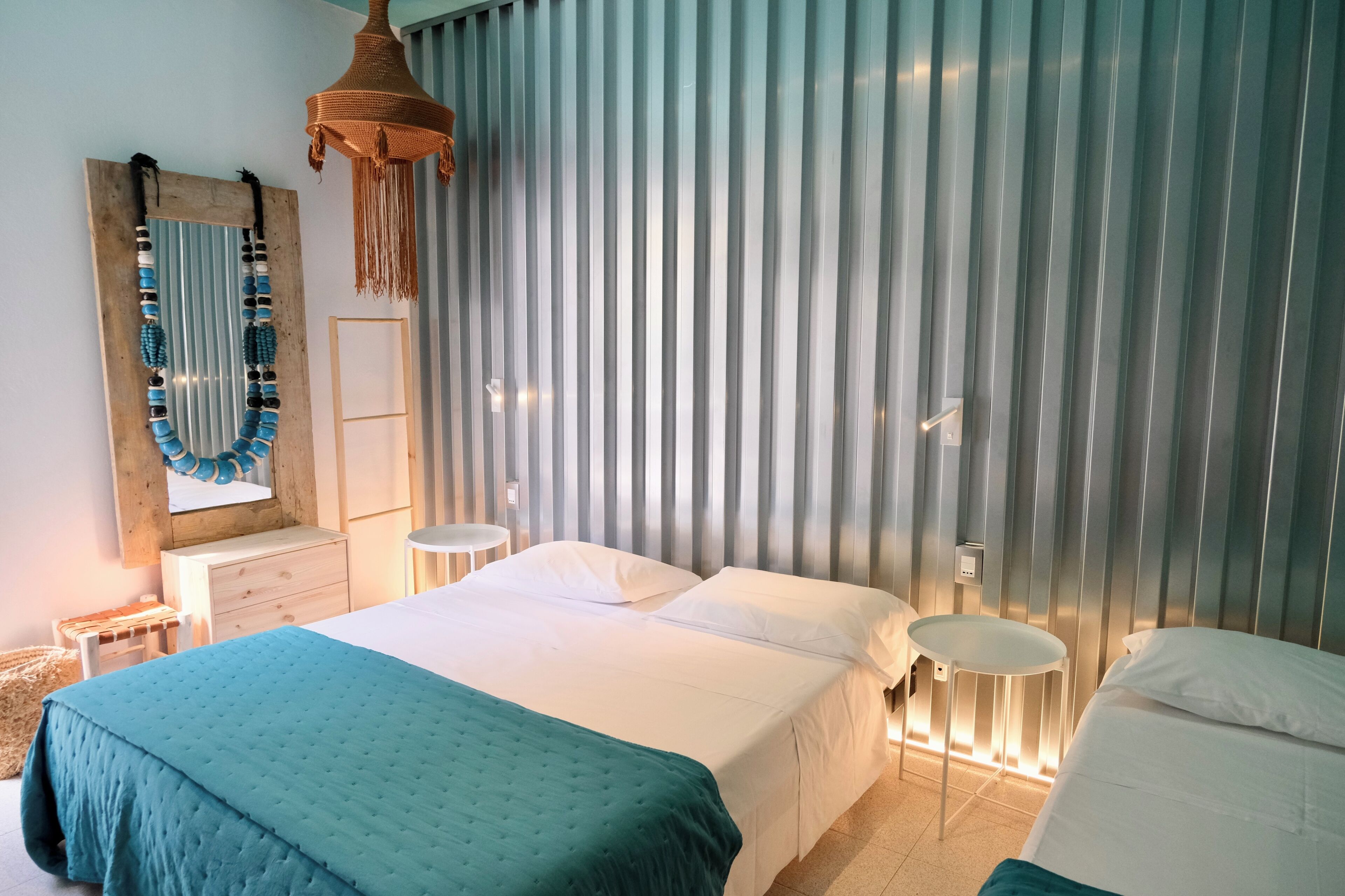 Habitación triple superior | Caja fuerte, tabla de planchar con plancha, wifi gratis y ropa de cama