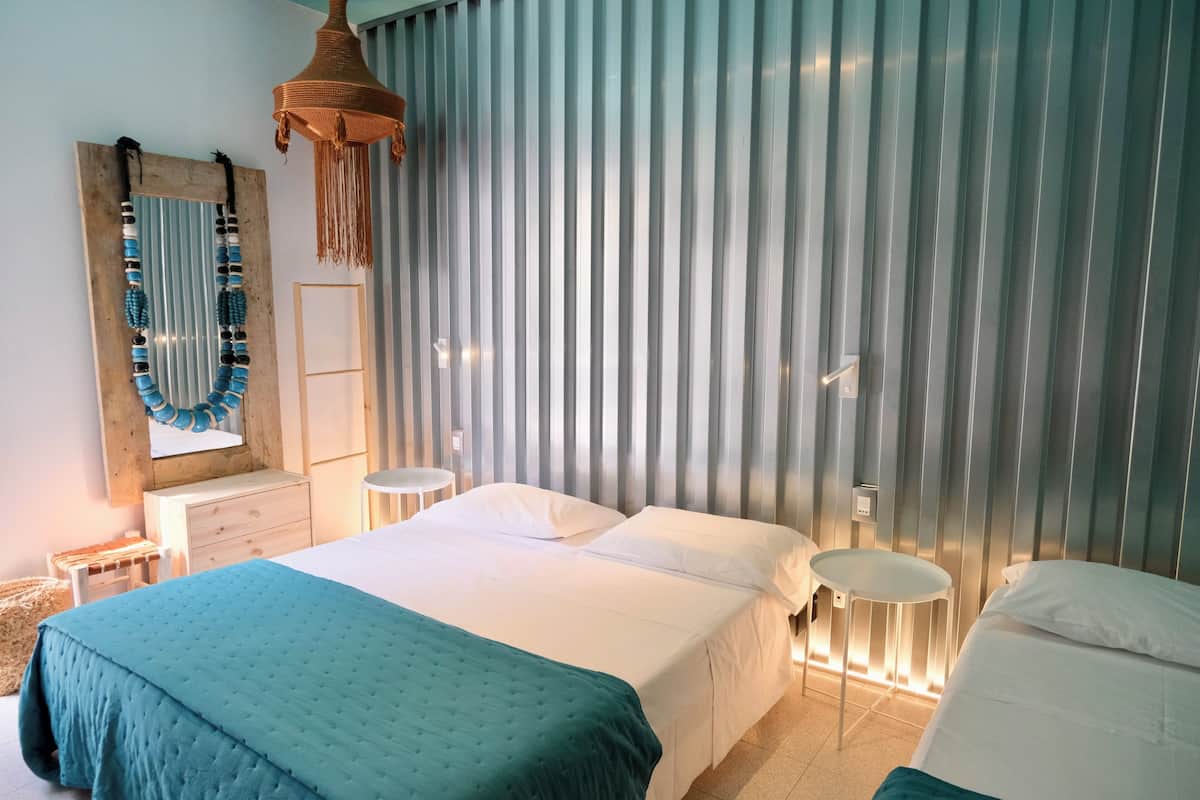 Superior Triple Room | In-room safe, iron/ironing board (on request), WiFi (free), bed sheets