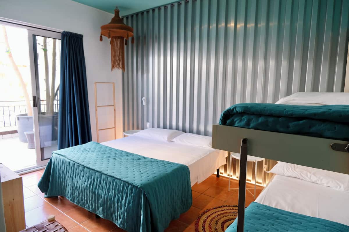 Superior Quadruple Room | In-room safe, iron/ironing board (on request), WiFi (free), bed sheets