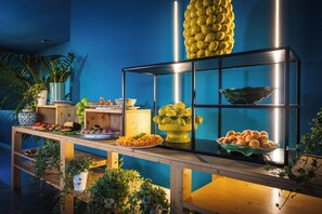 Tägliches inbegriffenes Frühstücksbuffet