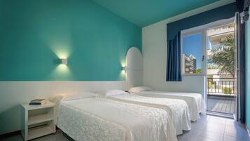 Superior Triple Room | In-room safe, iron/ironing board, free WiFi, bed sheets