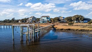 Marina - Waterfront Home w/ Pool, Private Dock & Fireplace in Newport NC (Newport)
