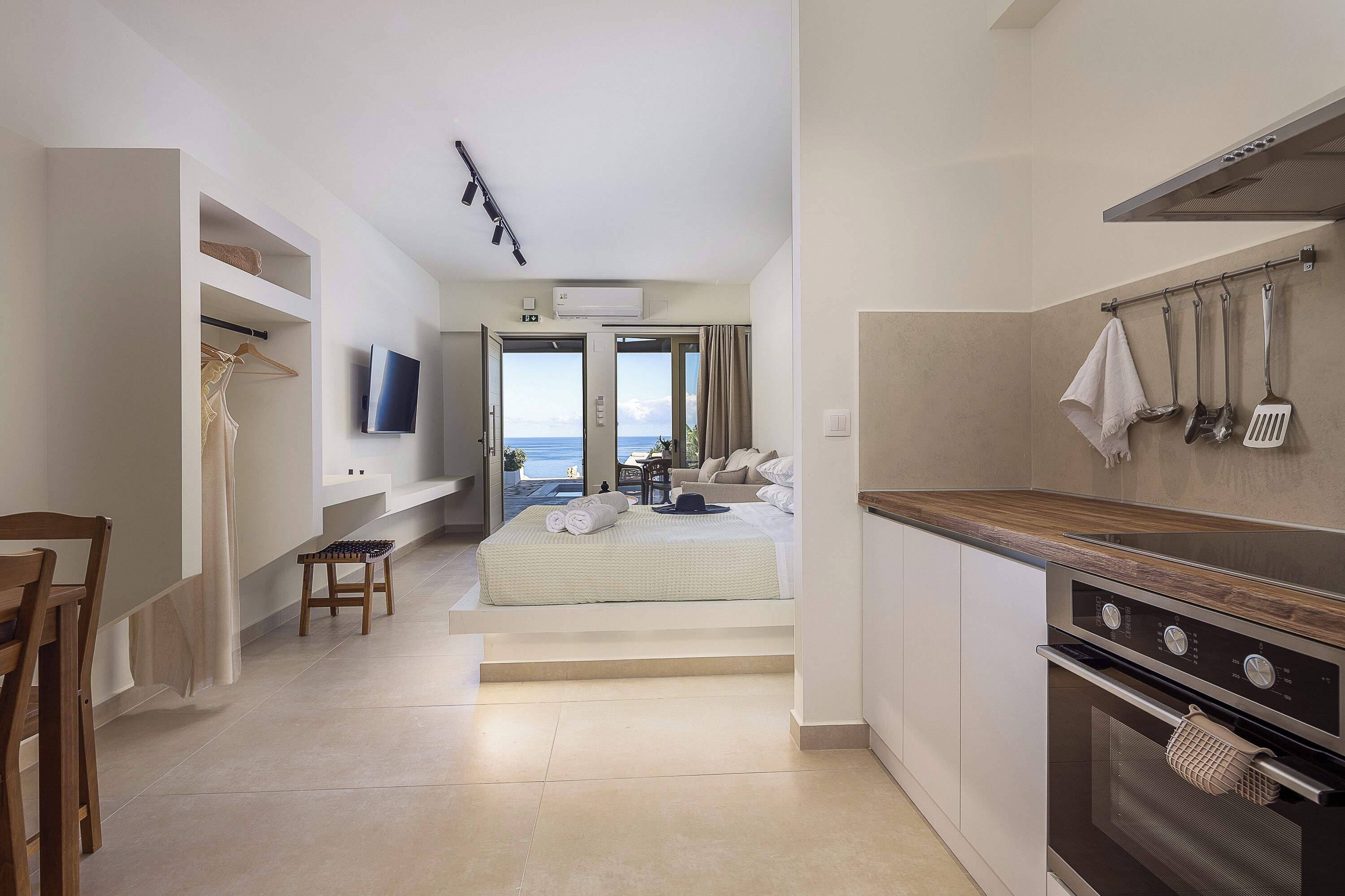 2 bedrooms, desk, iron/ironing board, free WiFi
