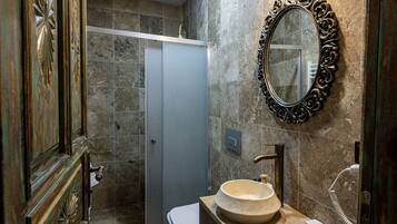 Deluxe Double Room, Garden View | Bathroom