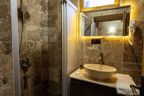 Familien-Dreibettzimmer | Badezimmer