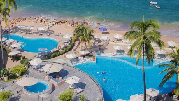 Outdoor pool - Ocean View in a Beach Front Resort and Spa.  (Incl. All-Inclusive for 2 Adults) (Puerto Vallarta)