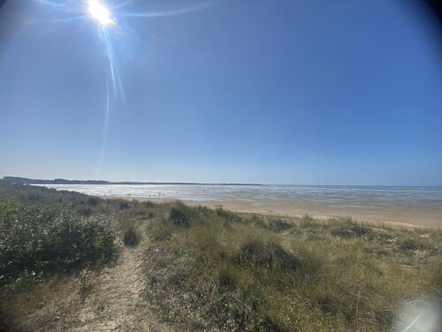 House with courtyard, 3-minute walk from the beach 🏖️ - the sea breeze 🌊