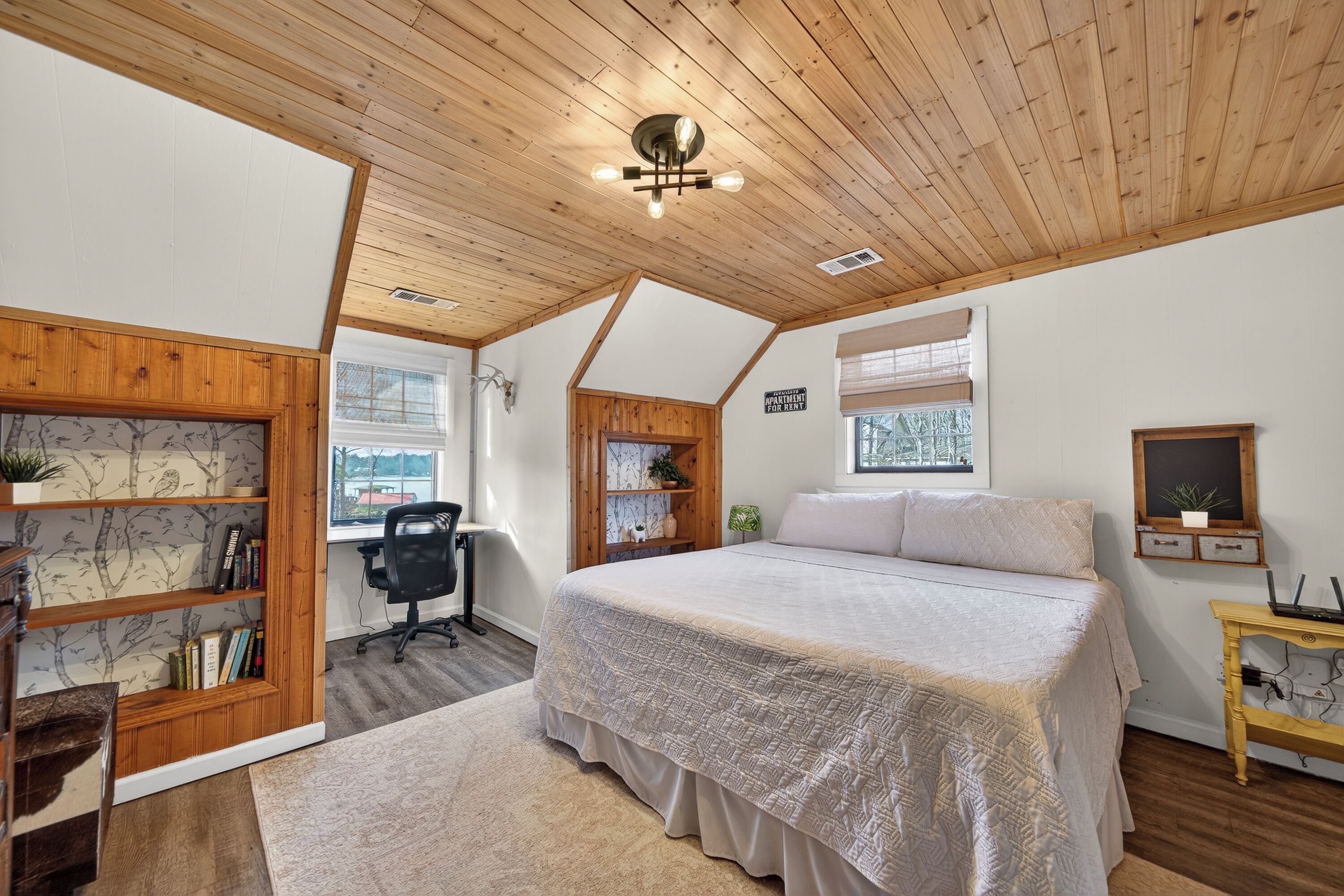 3 bedrooms, desk, travel crib, free WiFi