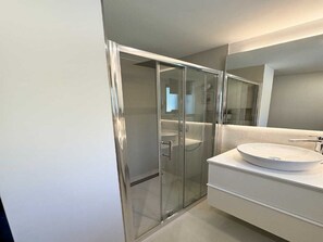 Villa | Bathroom - Spacious Villa Apartment With Seaview (Imotski)