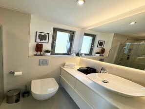 Bathroom - Spacious Villa Apartment With Seaview (Imotski)