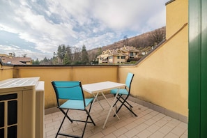 Balcony - Modern Flat 2 Near the Swiss Border in Viggiù (Viggiu)