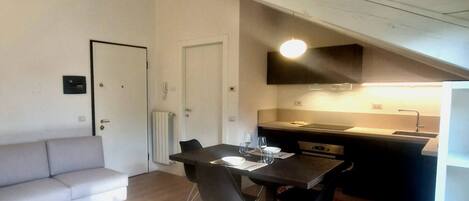 Apartment, 1 Bedroom | Living room | Books