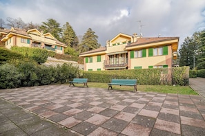 Exterior - Modern Flat 2 Near the Swiss Border in Viggiù (Viggiu)