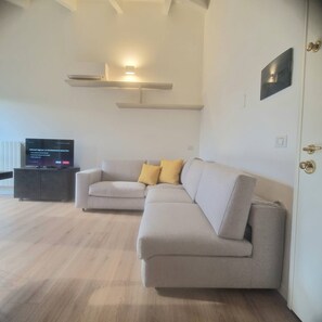 Living room - Your Suite Home in Viggiù (Viggiu)