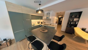 Fridge, microwave, oven, stovetop - Les Carroz d'Arâches new apartment 80 M2 4 persons with garden. (Arâches la Frasse)