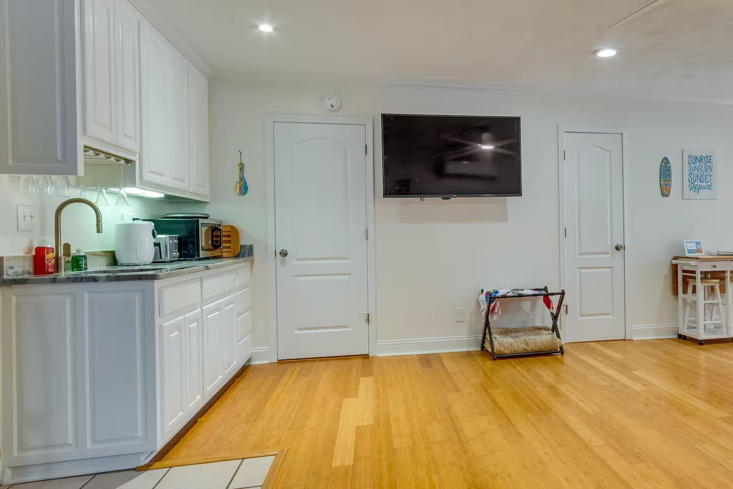 冰箱、微波炉、茶具/咖啡用具、烤面包机