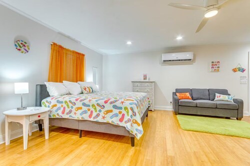 Relaxing Gulf Breeze Retreat Minutes to Beaches