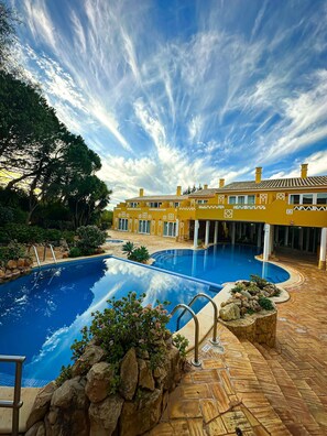 Pool - Hotel Rural Montinho de Ouro 2 minutes from Praia da Luz (Luz)