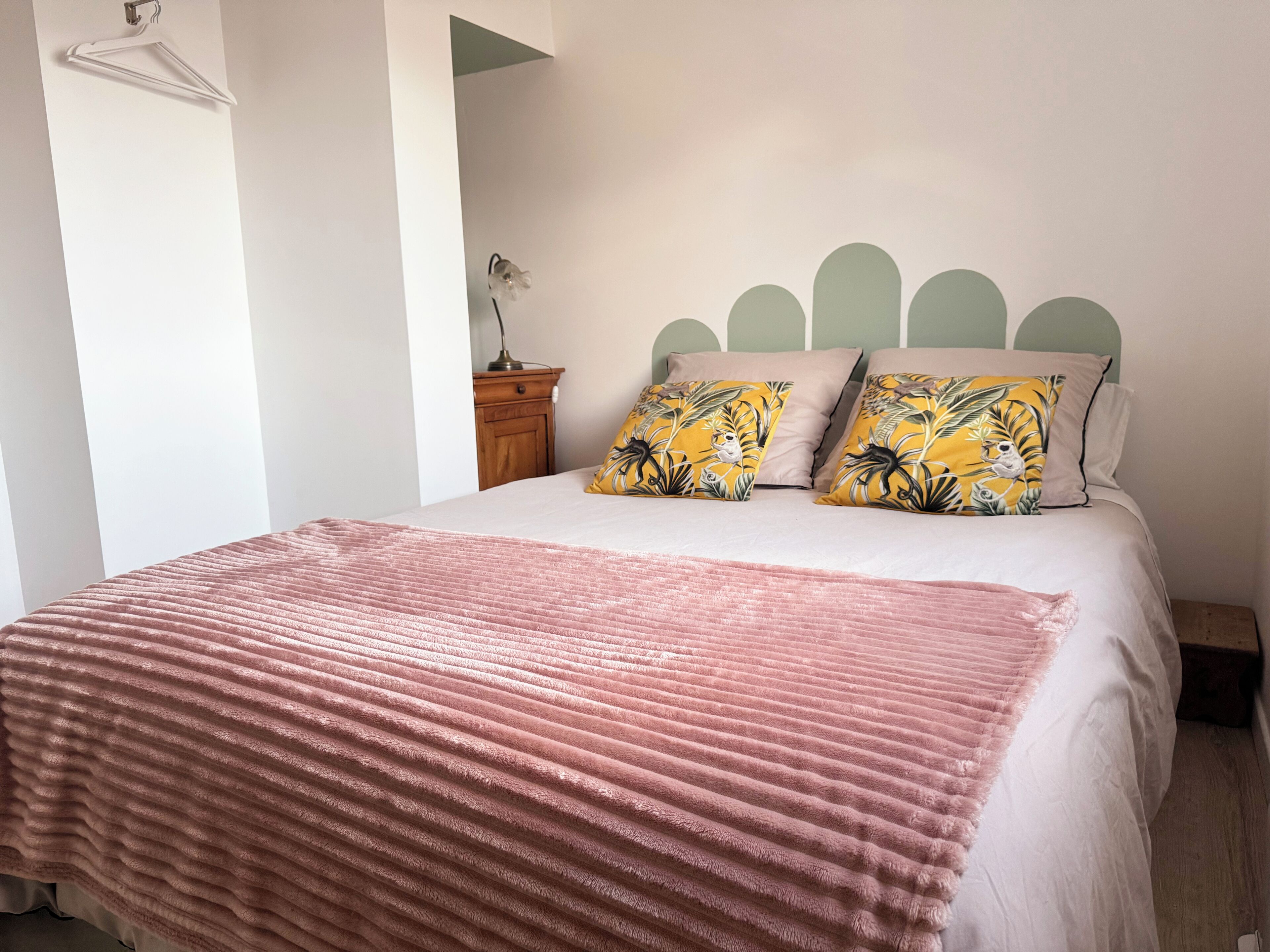 2 bedrooms, desk, iron/ironing board, travel crib