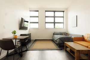 Apartamento, 1 cama Queen, vista para a cidade | Parte interna