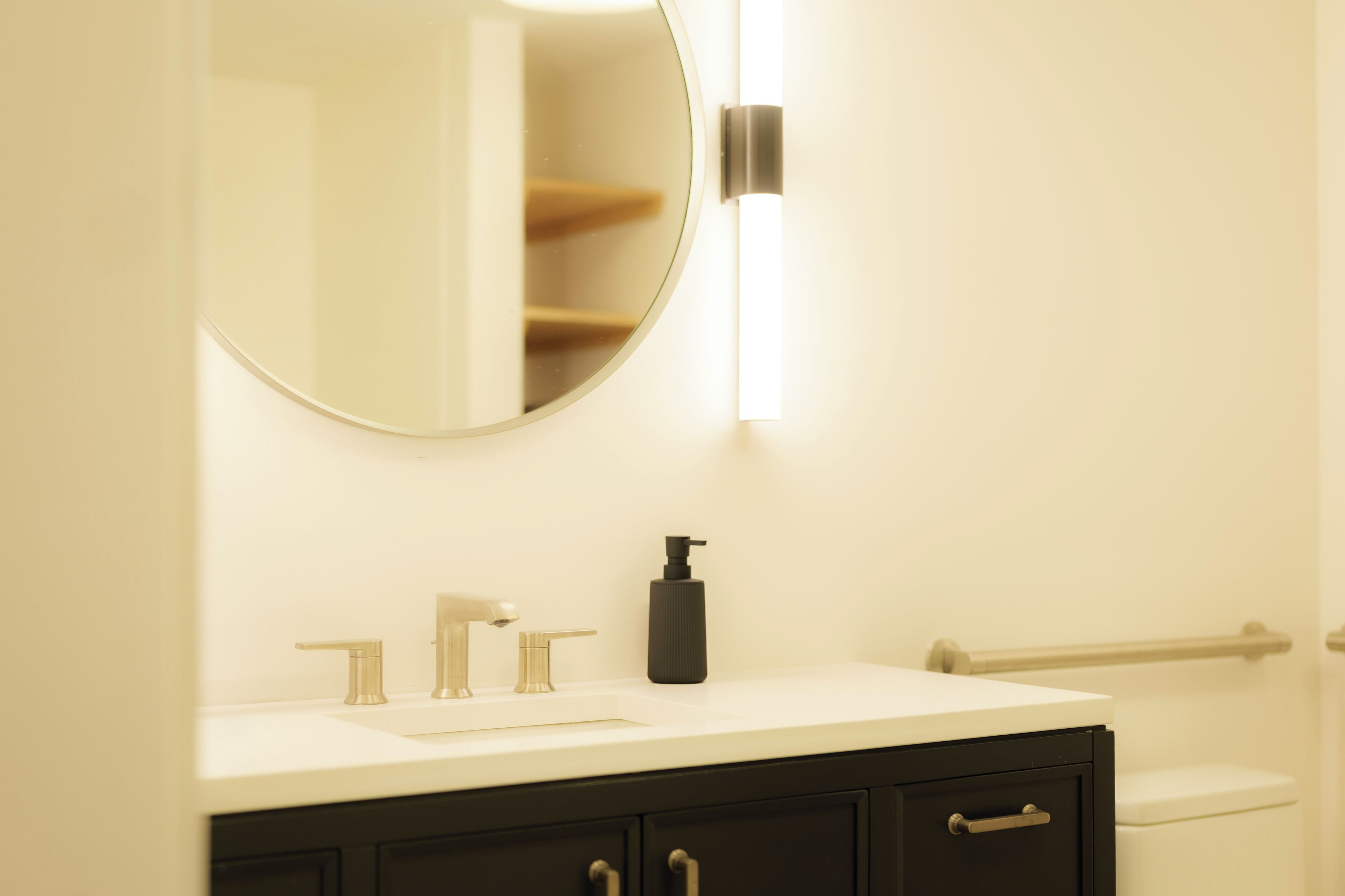 Apartment, 1 Queen Bed, City View | Bathroom