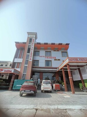 ด้านหน้าที่พัก