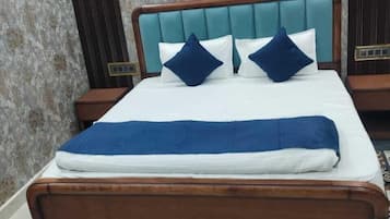 غرفة ديلوكس مزدوجة | مكتب ومساحة عمل للكمبيوتر المحمول وواي فاي مجانًا