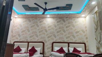 Kamar Double Deluks | Meja kerja, ruang kerja ramah laptop, dan Wi-Fi gratis