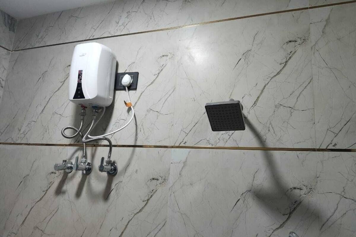 Doppia Deluxe | Bagno | Doccia, set di cortesia gratuito, asciugamani, sapone