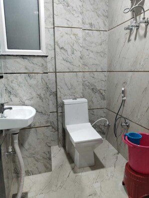 Deluxe Double Room | Bathroom - Hotel Tejasva (Mahoba)