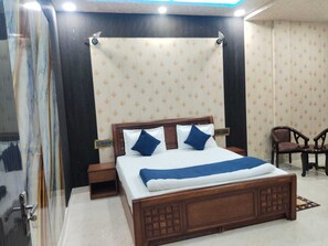 Deluxe Double Room | Desk, laptop workspace, free WiFi - Hotel Tejasva (Mahoba)